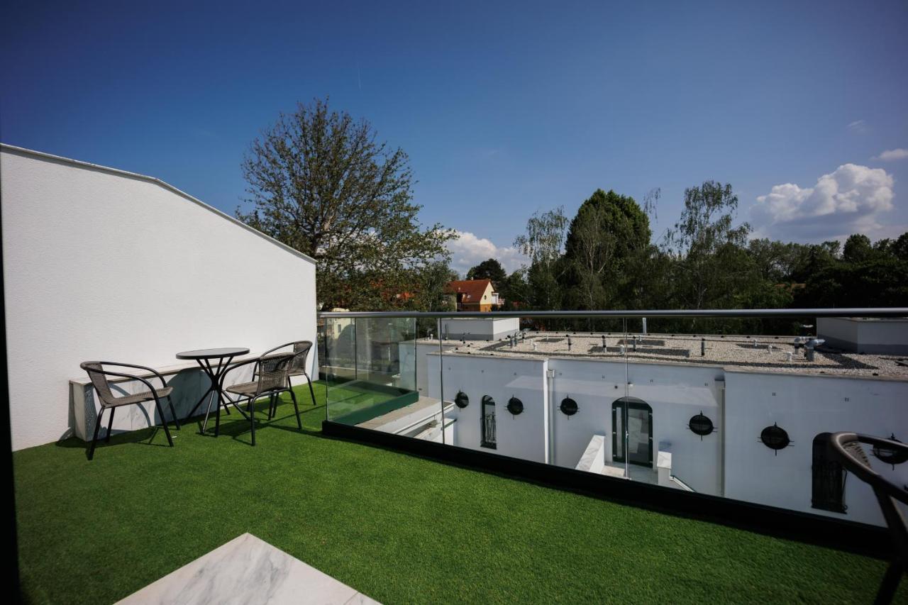 Villa Bauhaus Wellness Apartments 207 - Petiteplage Шиофок Экстерьер фото