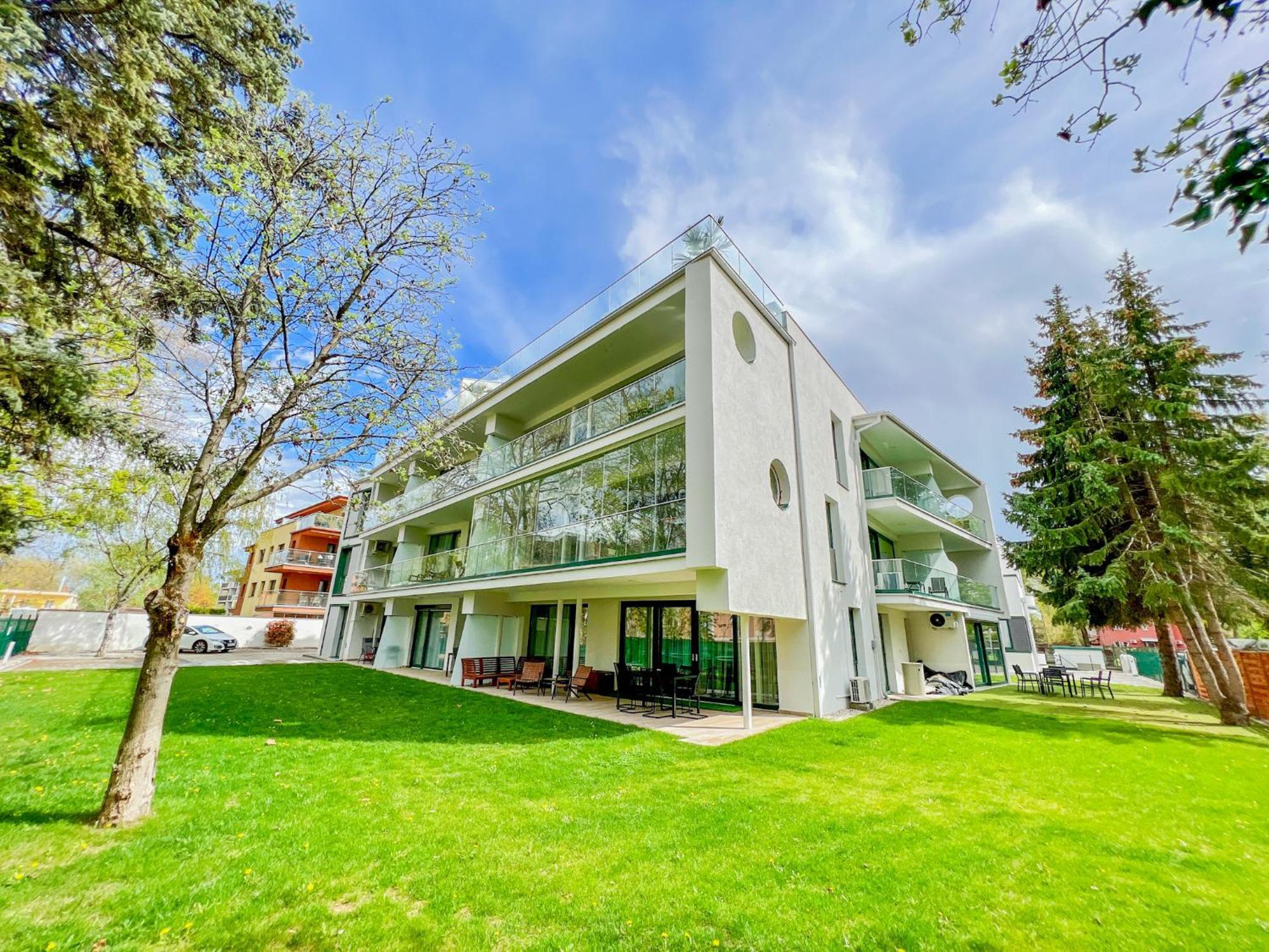 Villa Bauhaus Wellness Apartments 207 - Petiteplage Шиофок Экстерьер фото